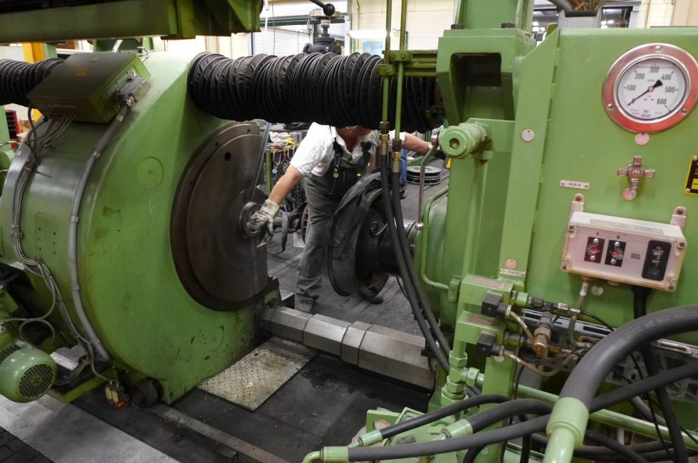 MFD Wheel set press 250 Ton x Ø 1000 mm Mach4metal