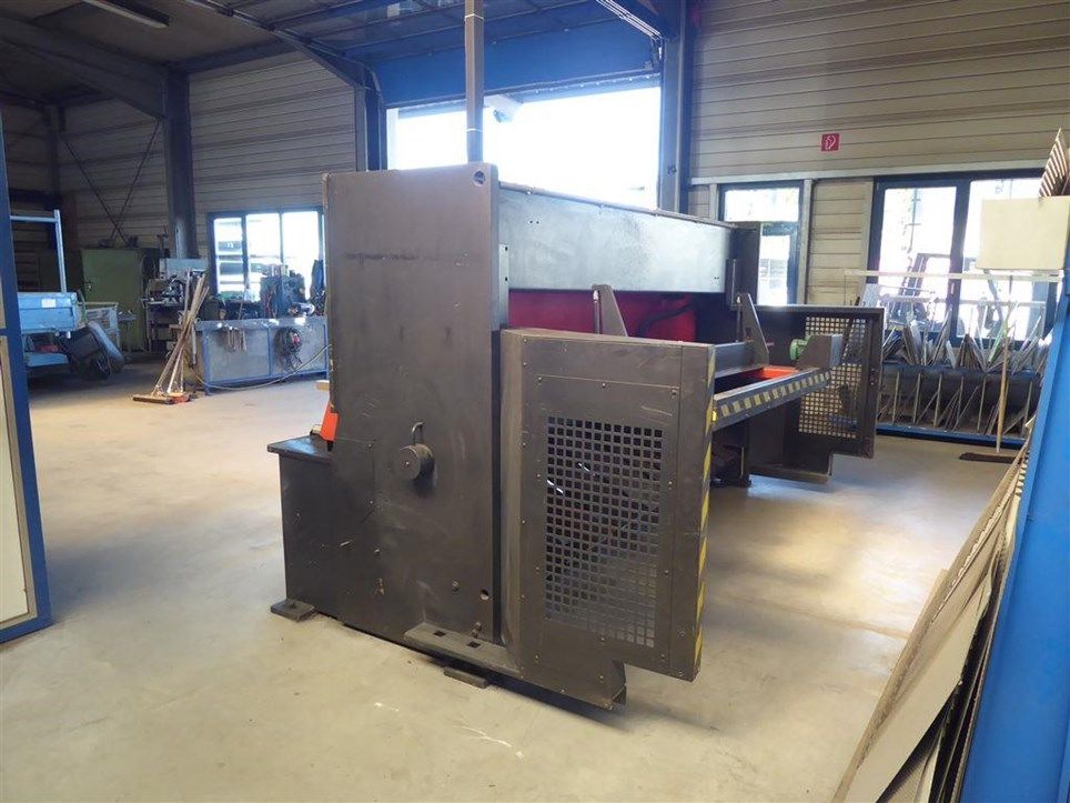 Amada Guillotine GX 3000 x 12 mm = 3984 Mach4metal