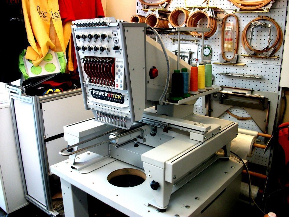 Máquina bordadora Alemana de ocasión
