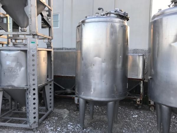 Depositos en acero inoxidable con doble cuerpo para agua de 1.300 litros