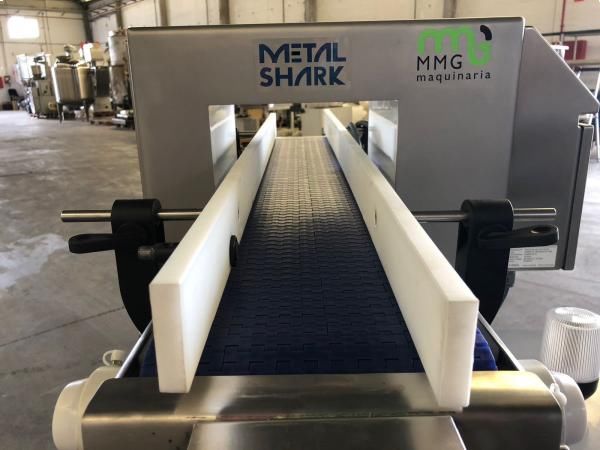Detector de metales METAL SHARK en acero inoxidable NUEVO con ruedas
