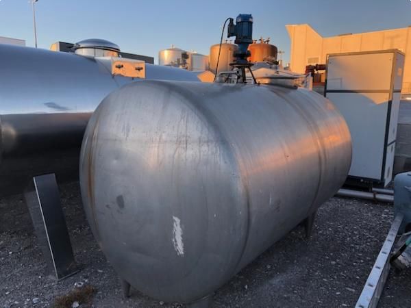Depósito 3.000 litros con sistema de agitación rascador con cédulas de carga construido en a/inox