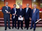  Medalla de Plata y Presidente AEC en el centro 