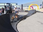 Pump Track en el exterior de la feria