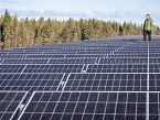 Parque de paneles solares instalado en las instalaciones finesas.