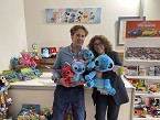 Emilio Martos, key account manager, y Carmen Bartolom, responsable de operaciones de Simba Toys.