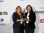 Premio Especial del jurado. Recoge Ainara Greo, directora regional para Espaa de IPAF (izquierda). Entrega Mara Moreno, directora de Contratacin, Tcnica e Internacional de Seopan (derecha).
