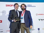 Premio a la I+D+i. Recoge Javier Len, director de Marketing de Finanzauto (izquierda). Entrega David Dez, responsable de Desarrollo de Negocio del Instituto Tecnolgico de Aragn (derecha).