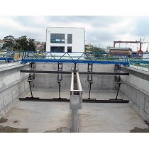 Puente decantador para recinto longitudinal