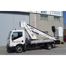 Plataforma sobre camin cesta