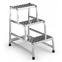 Taburete metlico con escalones