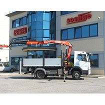 Gras articuladas sobre camin