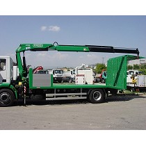 Gras articuladas sobre camin