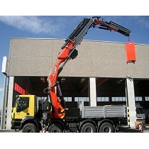 Gras articuladas sobre camin