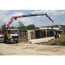 Gras articuladas sobre camin