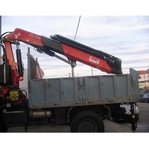 Gras articuladas sobre camin