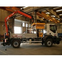 Gras articuladas sobre camin