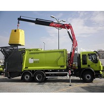 Gras articuladas sobre camin