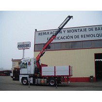 Gras articuladas sobre camin