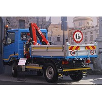 Gras articuladas sobre camin