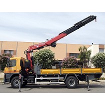 Gras articuladas sobre camin