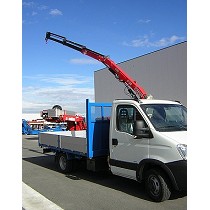 Gras articuladas sobre camin