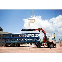 Gras articuladas sobre camin