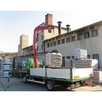 Gras articuladas sobre camin