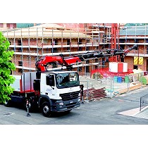 Gras articuladas sobre camin