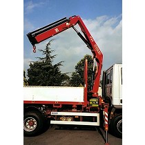 Gras articuladas sobre camin