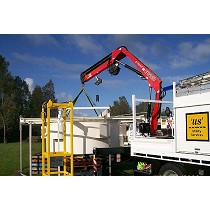 Gras articuladas sobre camin