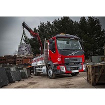 Gras articuladas sobre camin