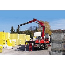 Gras articuladas sobre camin