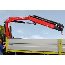 Gras articuladas sobre camin