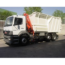 Gras articuladas sobre camin