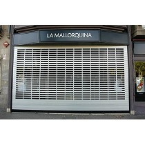 Persianas troqueladas con visin