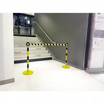 Poste retrctil desplazable