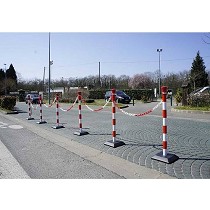 Postes de sealizacin y restriccin de paso con cadenas