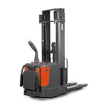 Apiladores elctricos con conductor acompaante