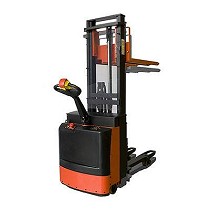 Apiladores elctricos con conductor acompaante