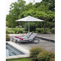 Tumbonas dobles con sombrilla