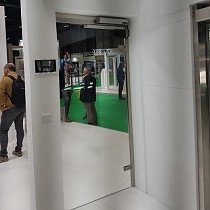 Operador para puertas batientes