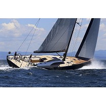 Yate a vela de alto rendimiento