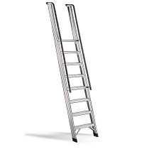 Escaleras de acceso con desembarco