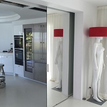 Sistema para puertas correderas de vidrio suspendidas