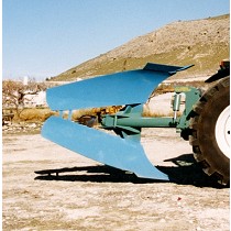 Monosurcos gigantes y arados de vertedera