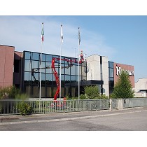 Plataforma area con orugas