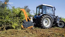 Trituradora forestal - Tmc Cancela TFJ - con tractor New Holland