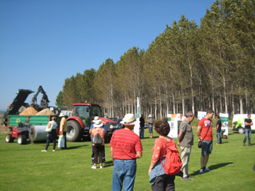 Momento de la demostracin de la trituracin de restos vegetales en el Foro Verde Outdoors Experience