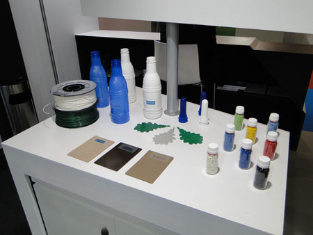 Algunos de los productos exhibidos por Ercros en Expoquimia 2014